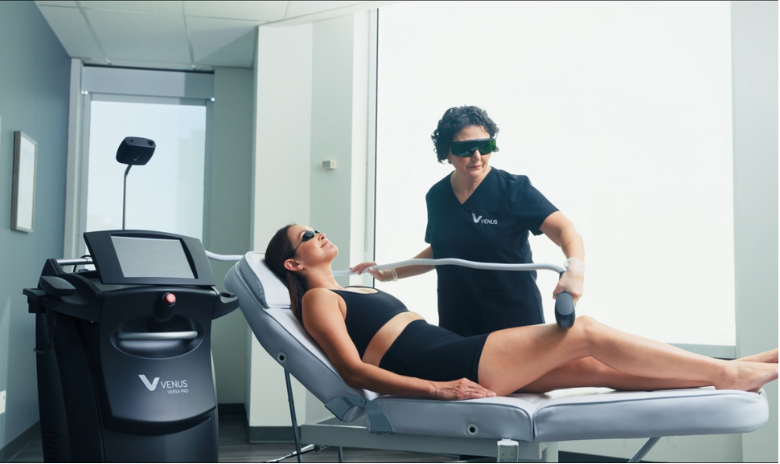 Épilation Définitive
L’épilation laser cible la mélanine des follicules pileux, réduisant durablement la repousse des poils.
En savoir plus
En savoir plus