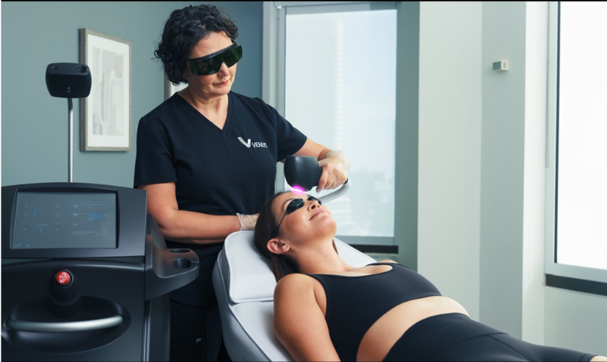 Laser AC Dual
La lumière pulsée cible acné, taches, rougeurs et signes de l’âge pour une peau plus nette, uniforme et éclatante.
En savoir plus