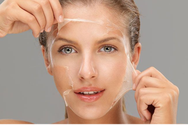 Peeling chimique
Le peeling chimique exfolie la peau grâce à une solution spécifique, lisse les ridules et illumine le teint.
En savoir plus
